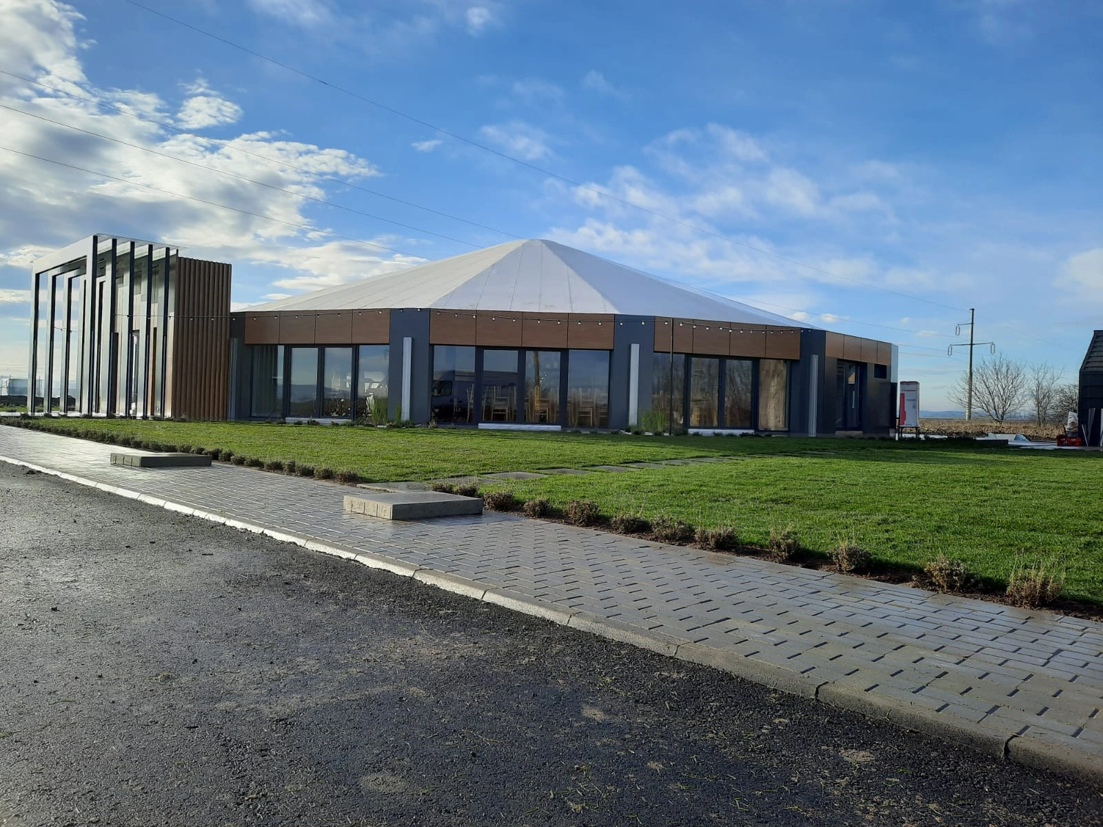 Solutii profesionale complete amenajare peisagistica spatii comerciale in Suceava si imprejurimi